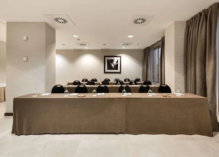 瓦拉多利巴拉格nh酒店