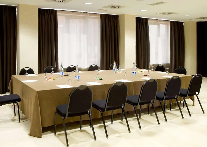 瓦拉多利巴拉格nh酒店 酒店