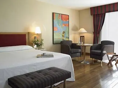 瓦拉多利巴拉格nh酒店