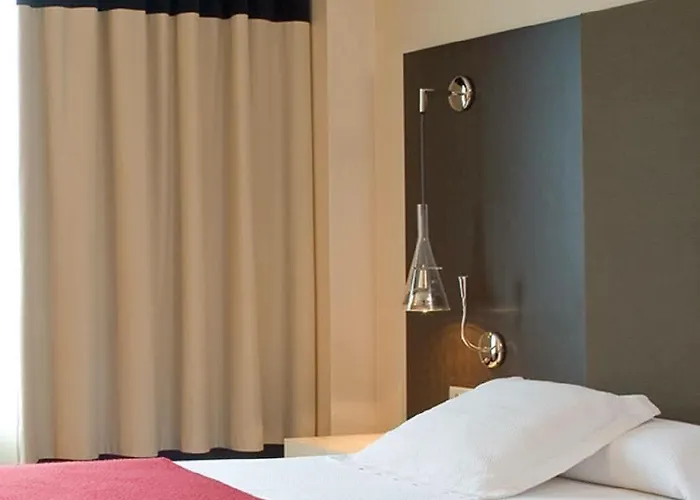 瓦拉多利巴拉格nh酒店 酒店 4*